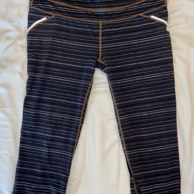 Athleta Splash Relay Capri, Black Gray Multi-stripe SIZE M Medium Style #919106